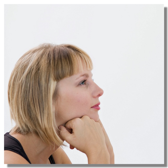 Une femme qui pense