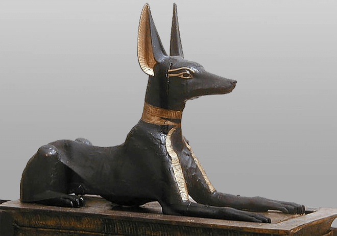 Statue d’Anubis, dieu égyptien gardien des morts